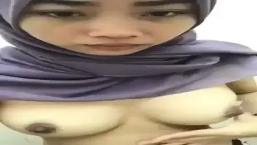 Bokep Jilbab Ungu Remas Tete Gede Memek Banjir